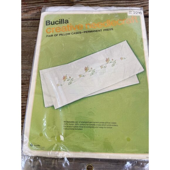 VIntage 1970s Bucillla Pair of Pillow Cases Floral Cross Stitch Embroidery Kit - Picture 1 of 8